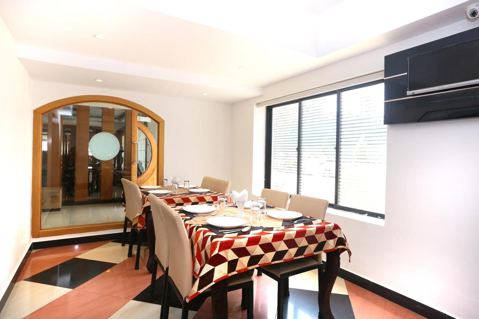 Super Townhouse Dona Castle Hotell Kollam Exteriör bild