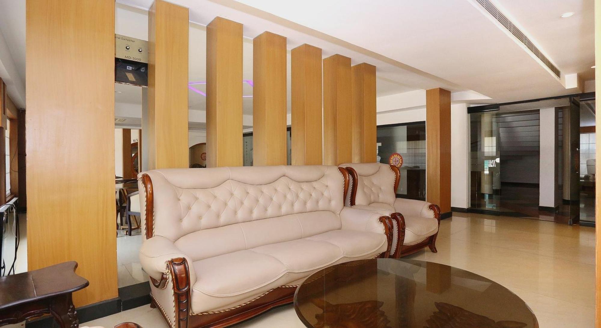 Super Townhouse Dona Castle Hotell Kollam Exteriör bild