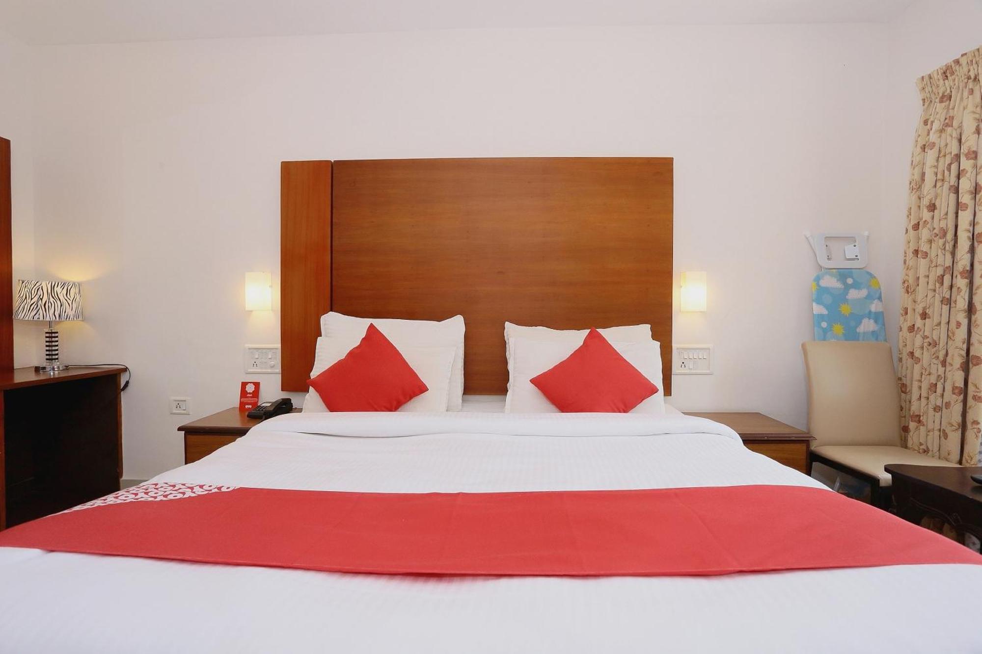 Super Townhouse Dona Castle Hotell Kollam Exteriör bild