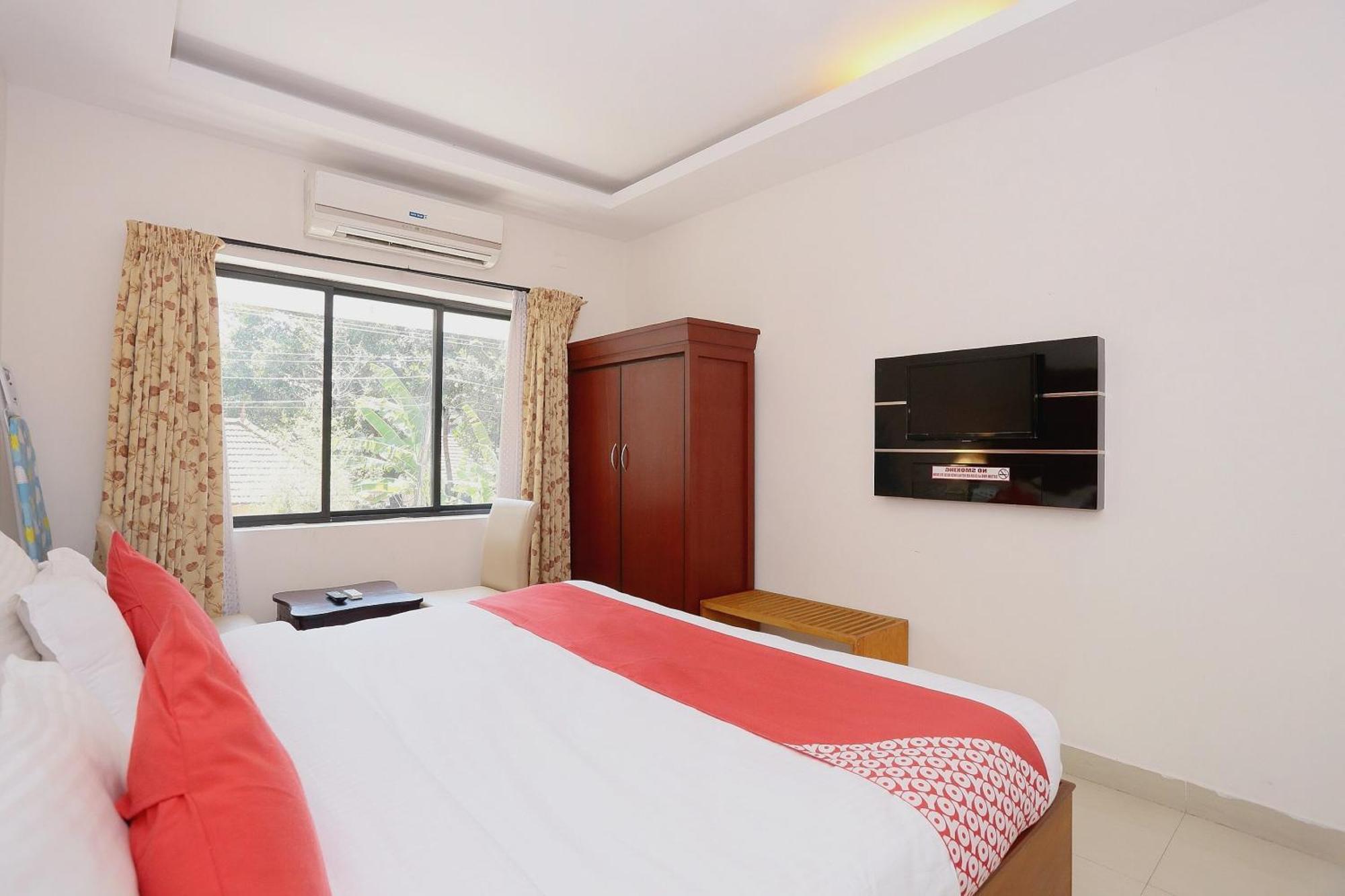 Super Townhouse Dona Castle Hotell Kollam Exteriör bild