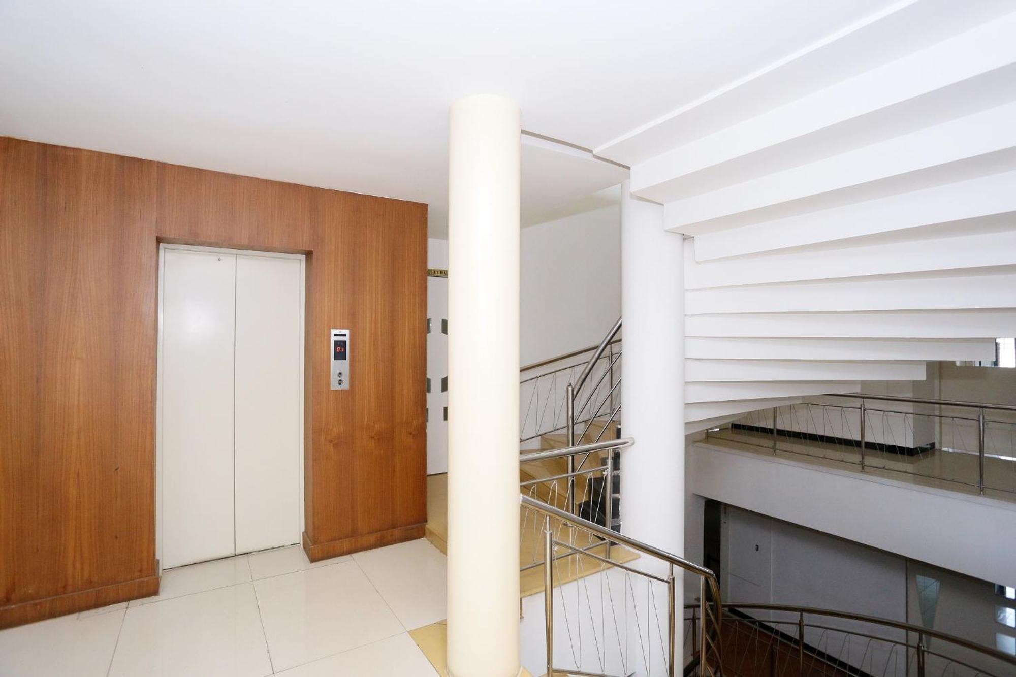 Super Townhouse Dona Castle Hotell Kollam Exteriör bild
