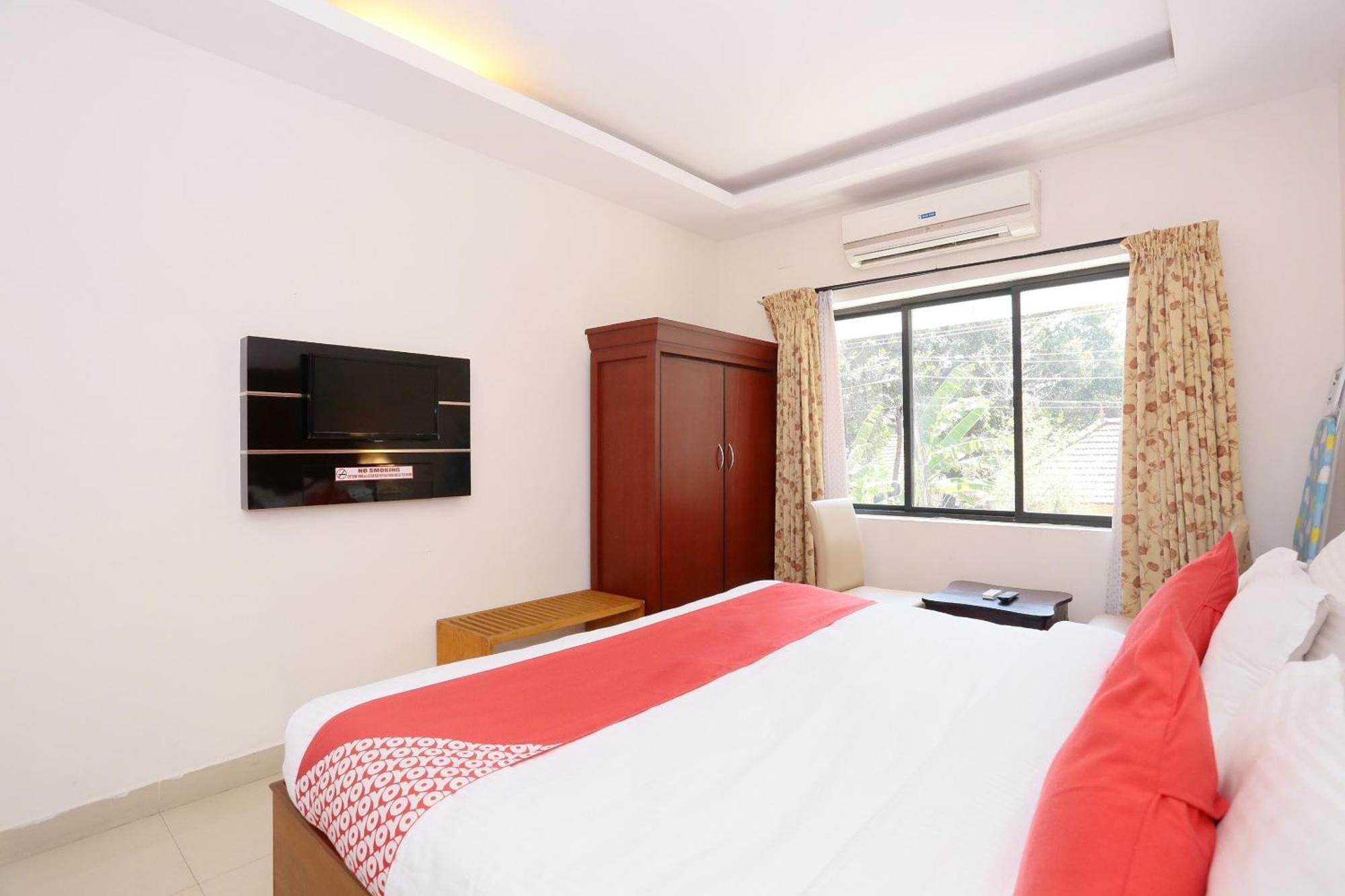 Super Townhouse Dona Castle Hotell Kollam Exteriör bild