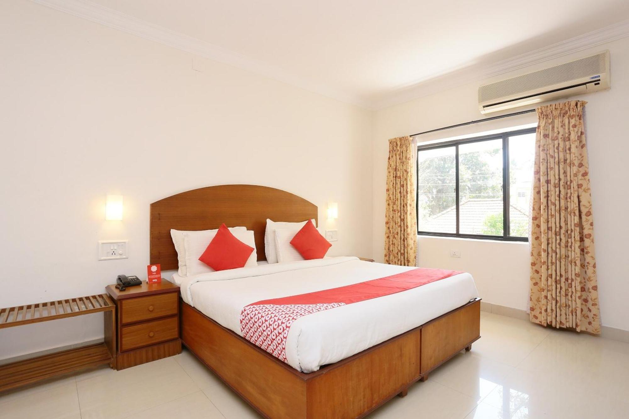Super Townhouse Dona Castle Hotell Kollam Exteriör bild