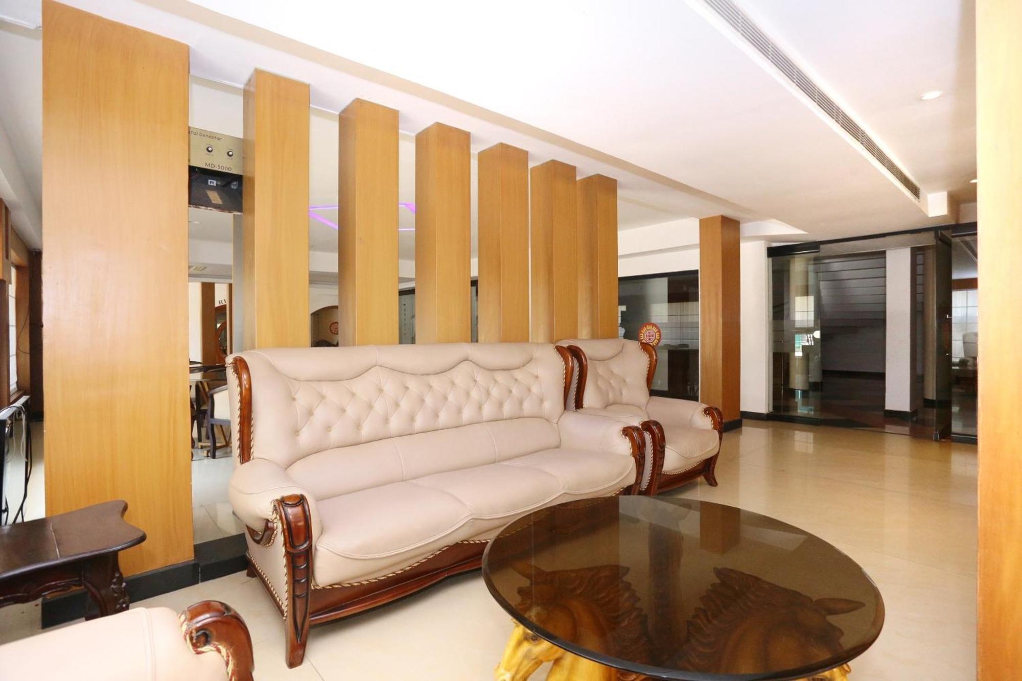 Super Townhouse Dona Castle Hotell Kollam Exteriör bild