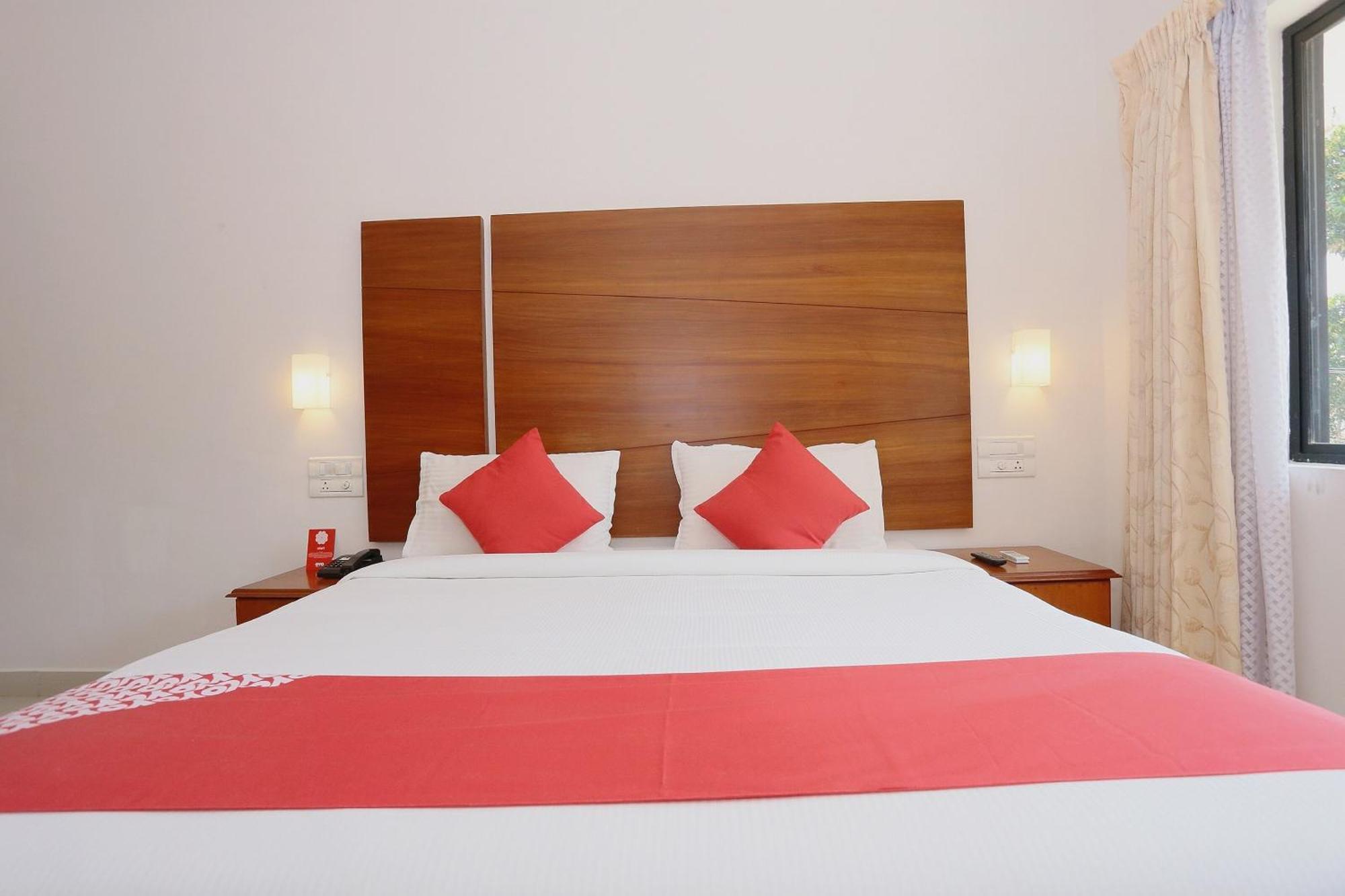 Super Townhouse Dona Castle Hotell Kollam Exteriör bild