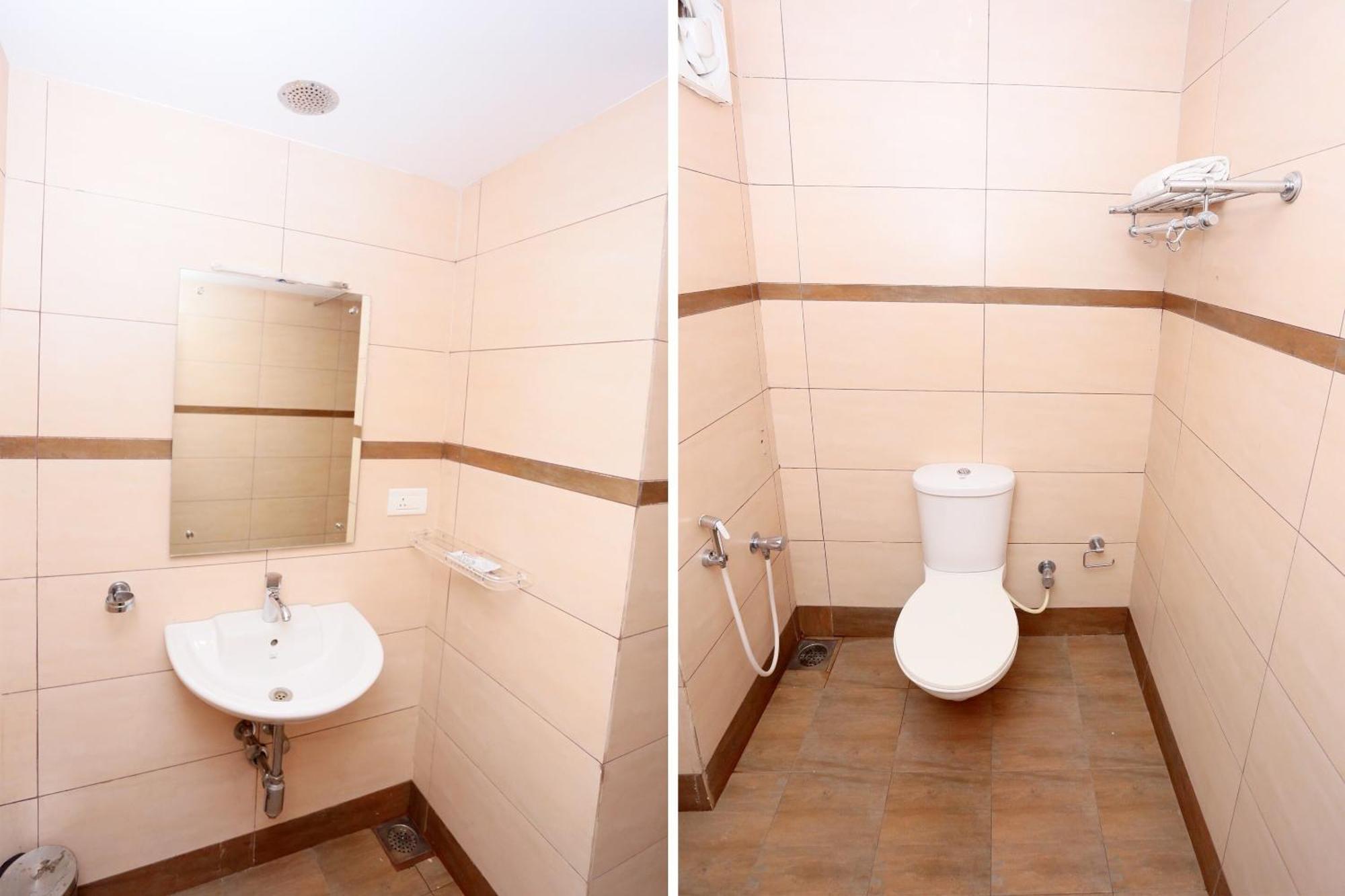 Super Townhouse Dona Castle Hotell Kollam Exteriör bild