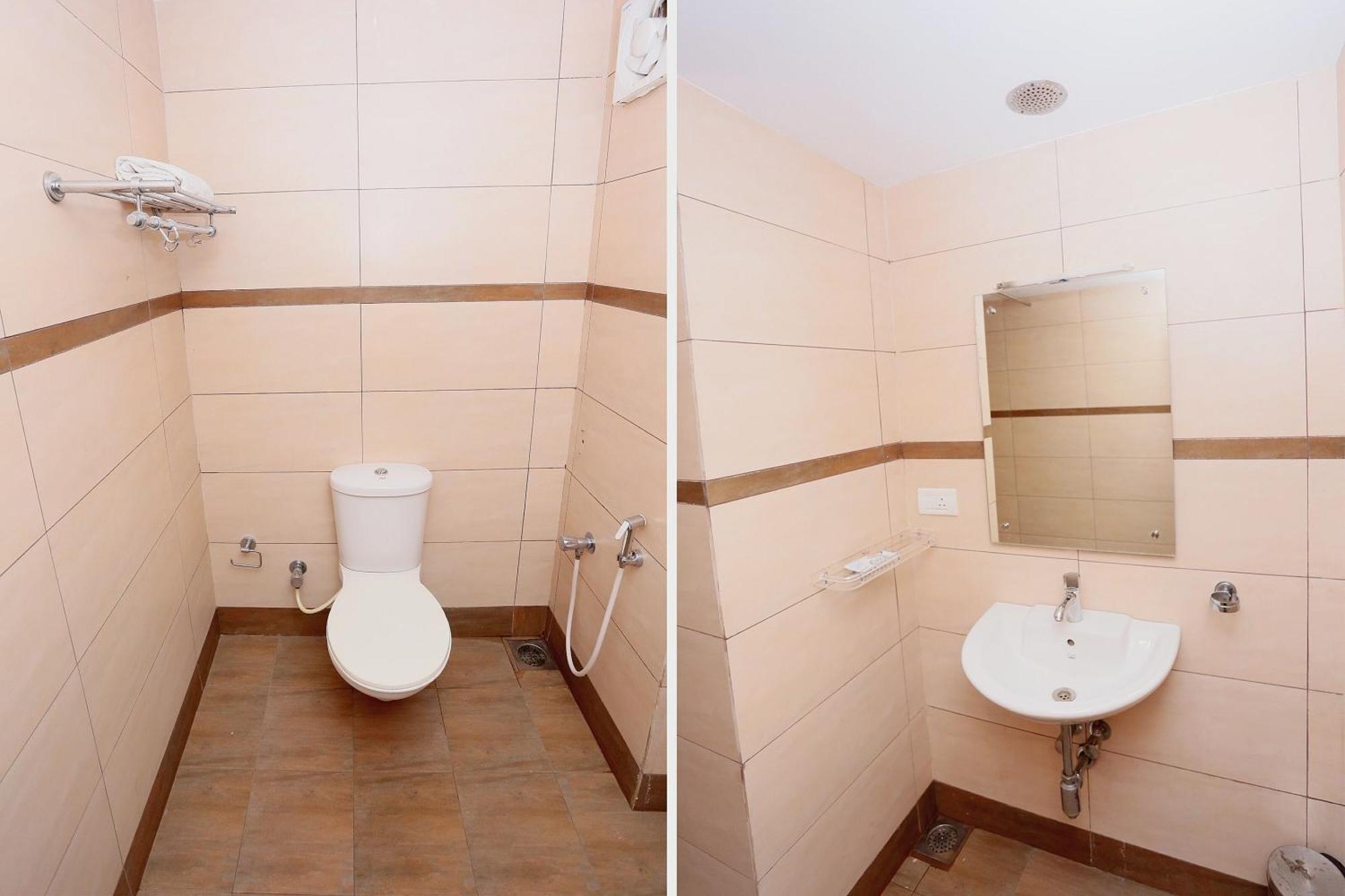 Super Townhouse Dona Castle Hotell Kollam Exteriör bild