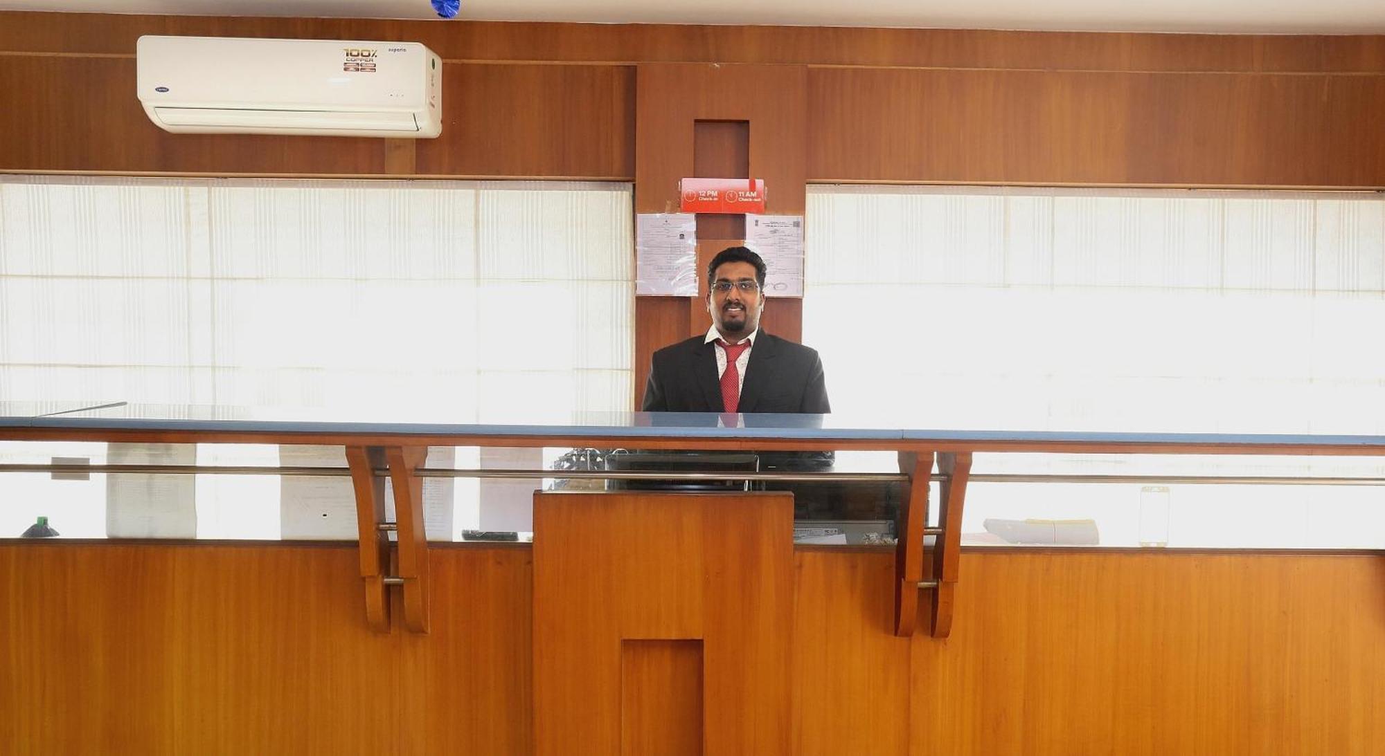 Super Townhouse Dona Castle Hotell Kollam Exteriör bild