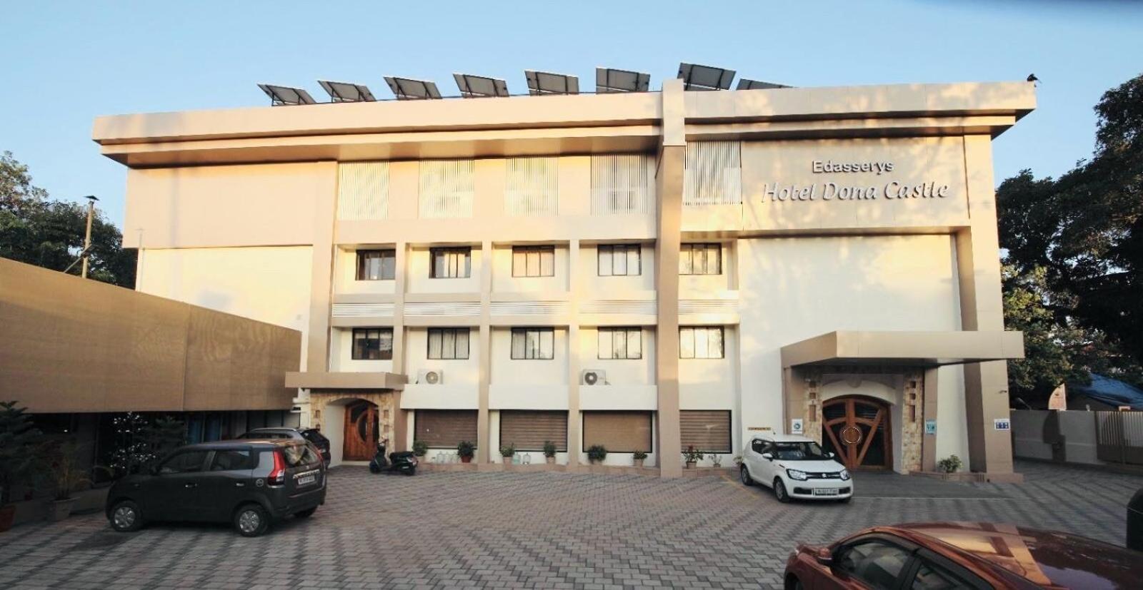 Super Townhouse Dona Castle Hotell Kollam Exteriör bild