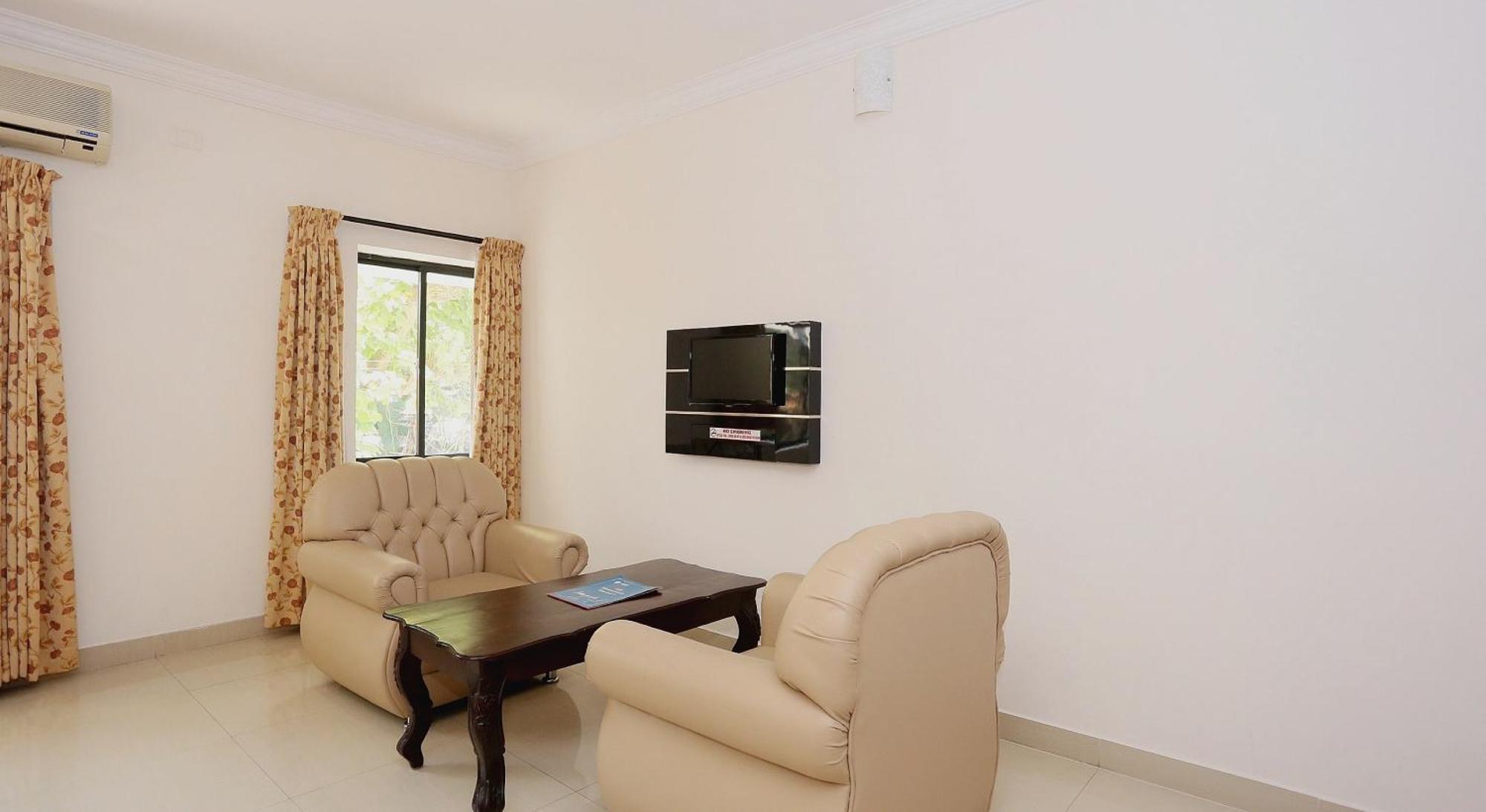 Super Townhouse Dona Castle Hotell Kollam Exteriör bild