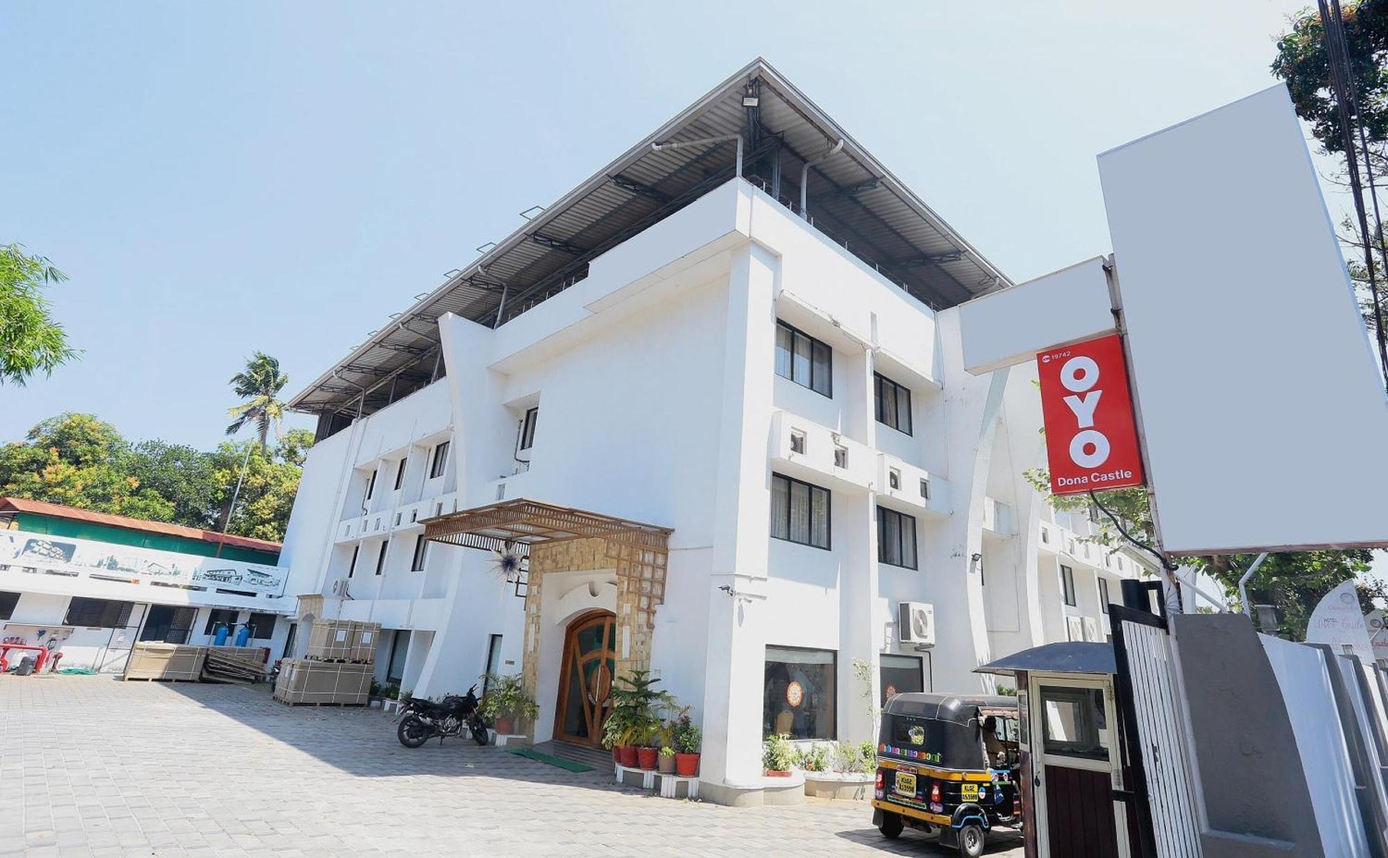 Super Townhouse Dona Castle Hotell Kollam Exteriör bild