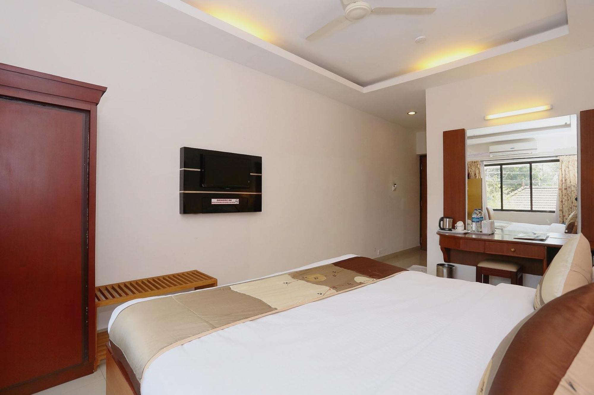 Super Townhouse Dona Castle Hotell Kollam Exteriör bild