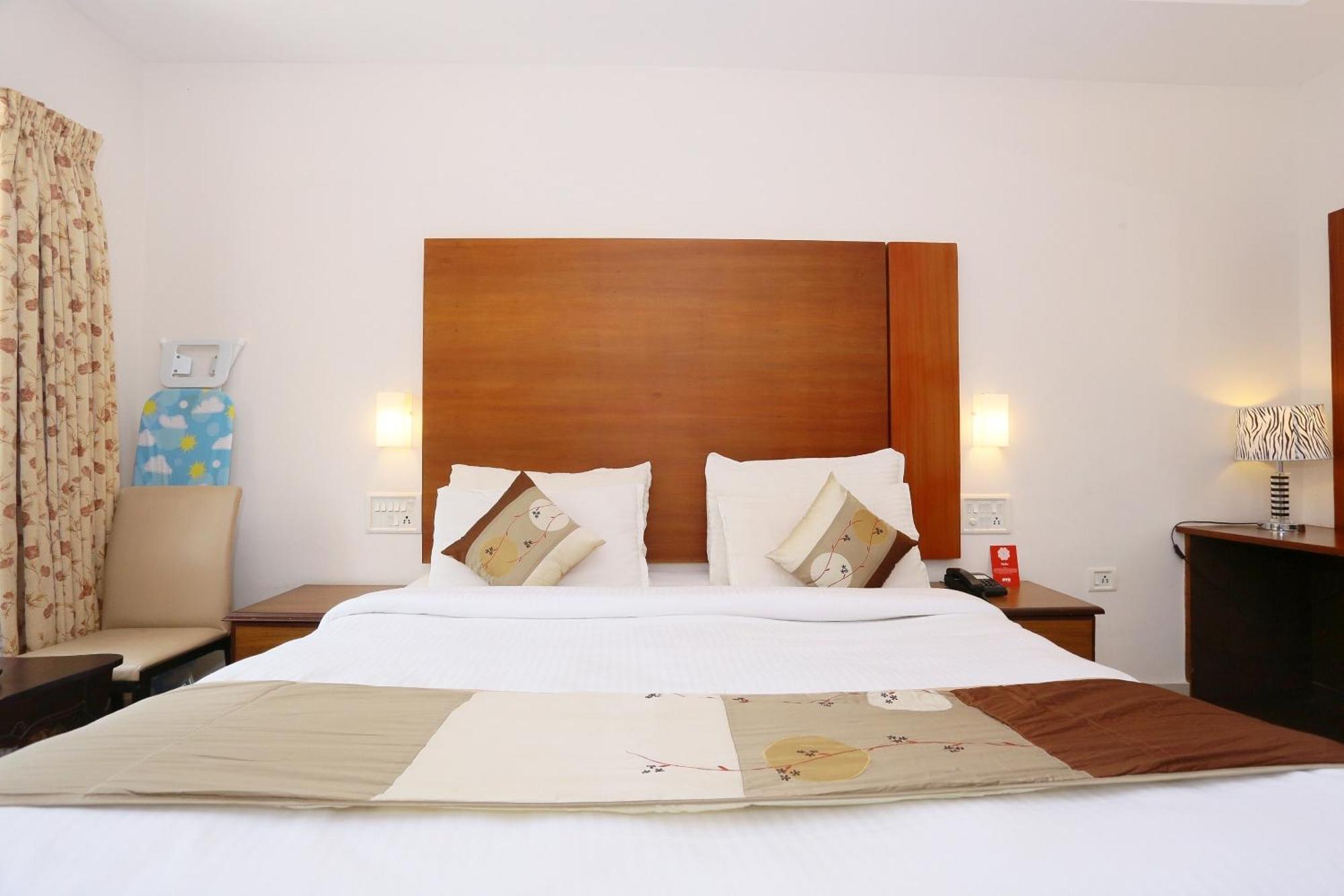 Super Townhouse Dona Castle Hotell Kollam Exteriör bild