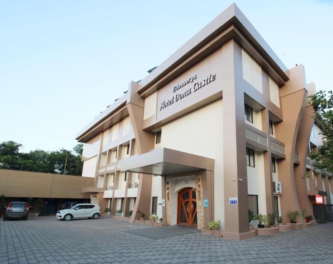 Super Townhouse Dona Castle Hotell Kollam Exteriör bild